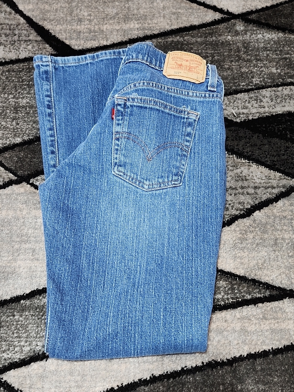 VINTAGE LEVIS 515 NOUVEAU MID-RISE SHORT BOOT-CUT DENIM JEAN